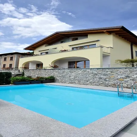 Sleeps 5 Pool Air Con *